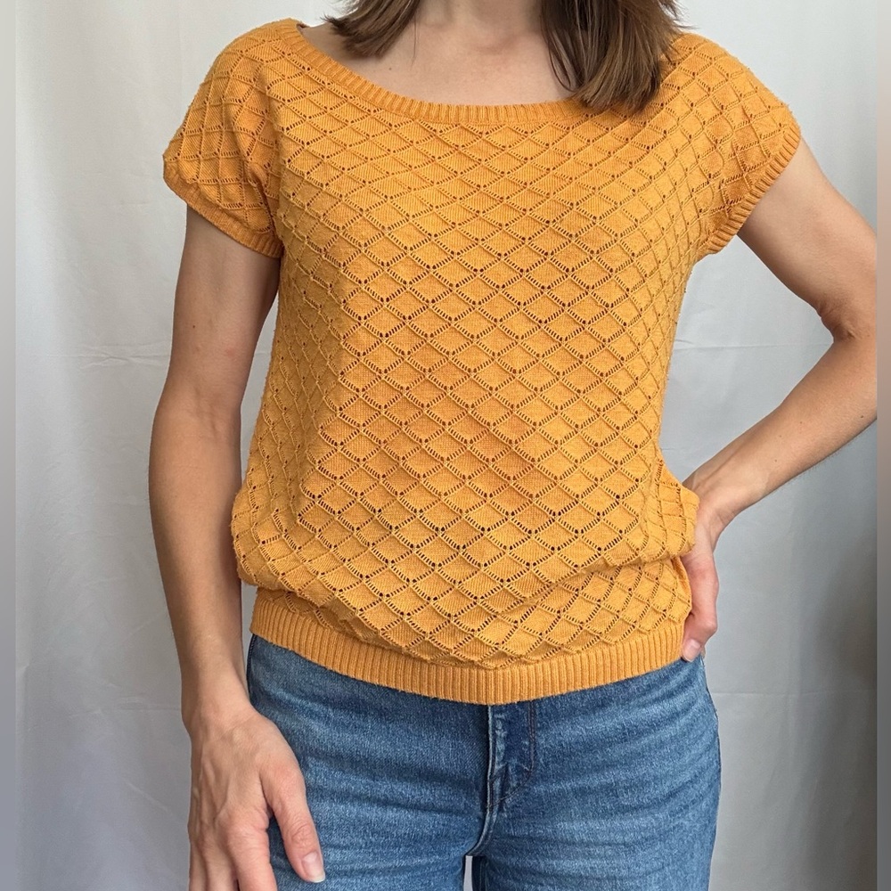 Flying Tomato Mustard Yellow Knit and Floral Lace Short Sleeve Top Size Small